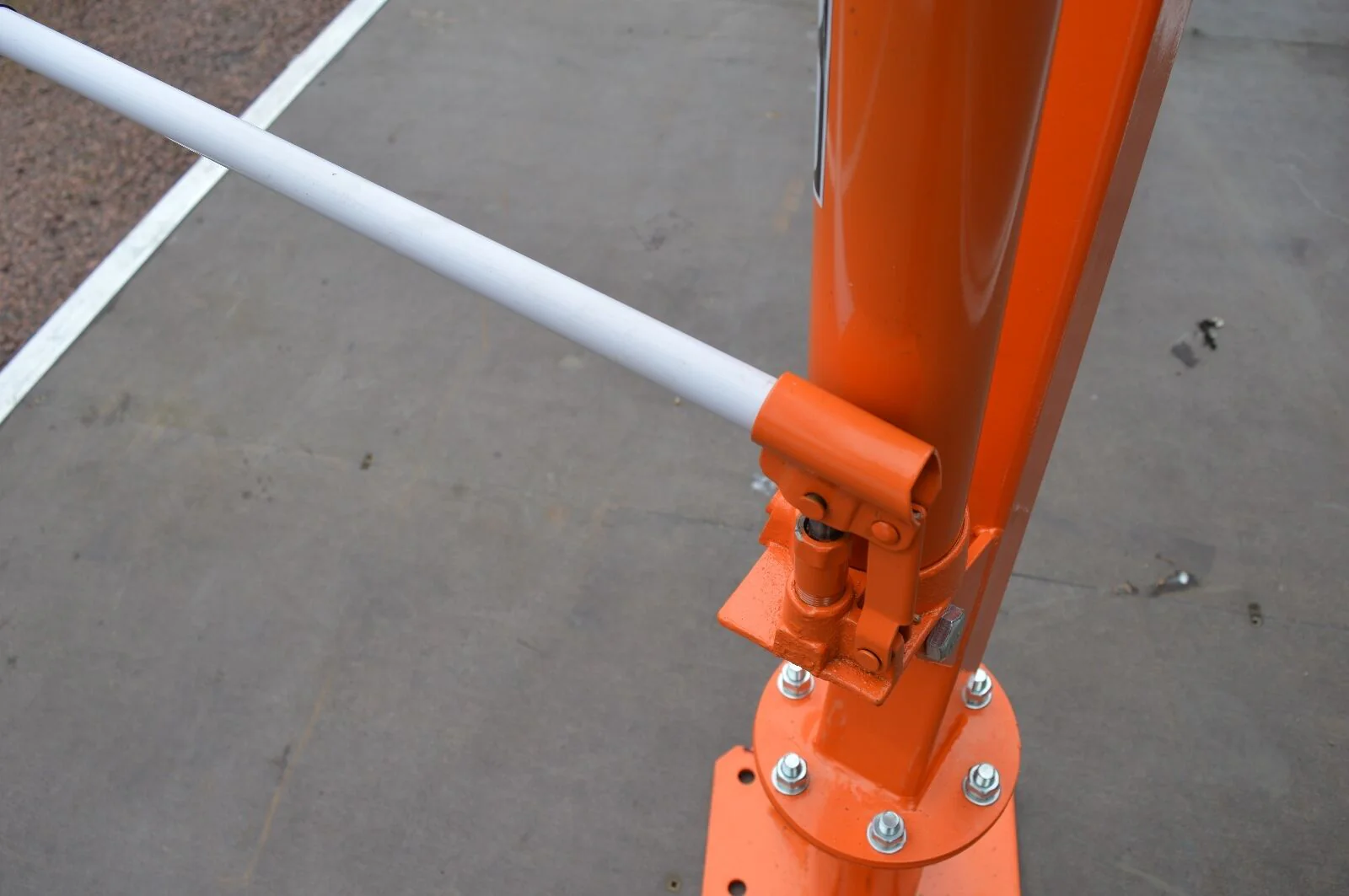 1000lb Swivel Lifting Crane With Winch - Image 4