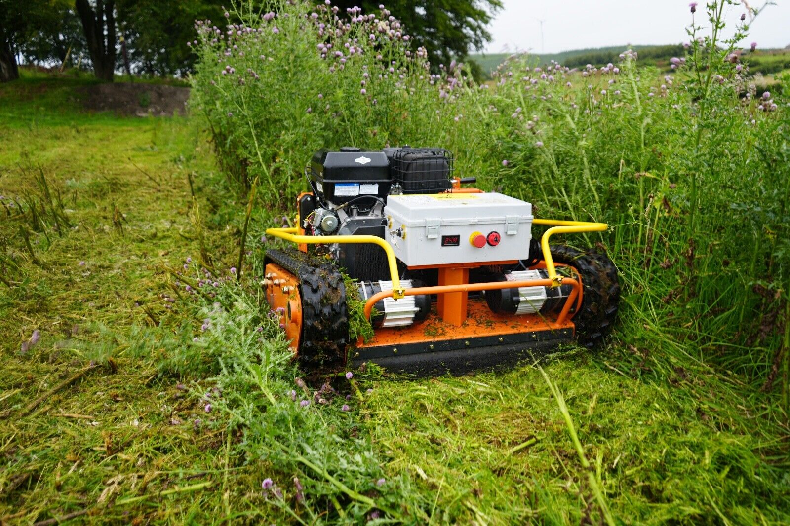 Blitz RM70 Remote Controlled Field Mower - Image 3