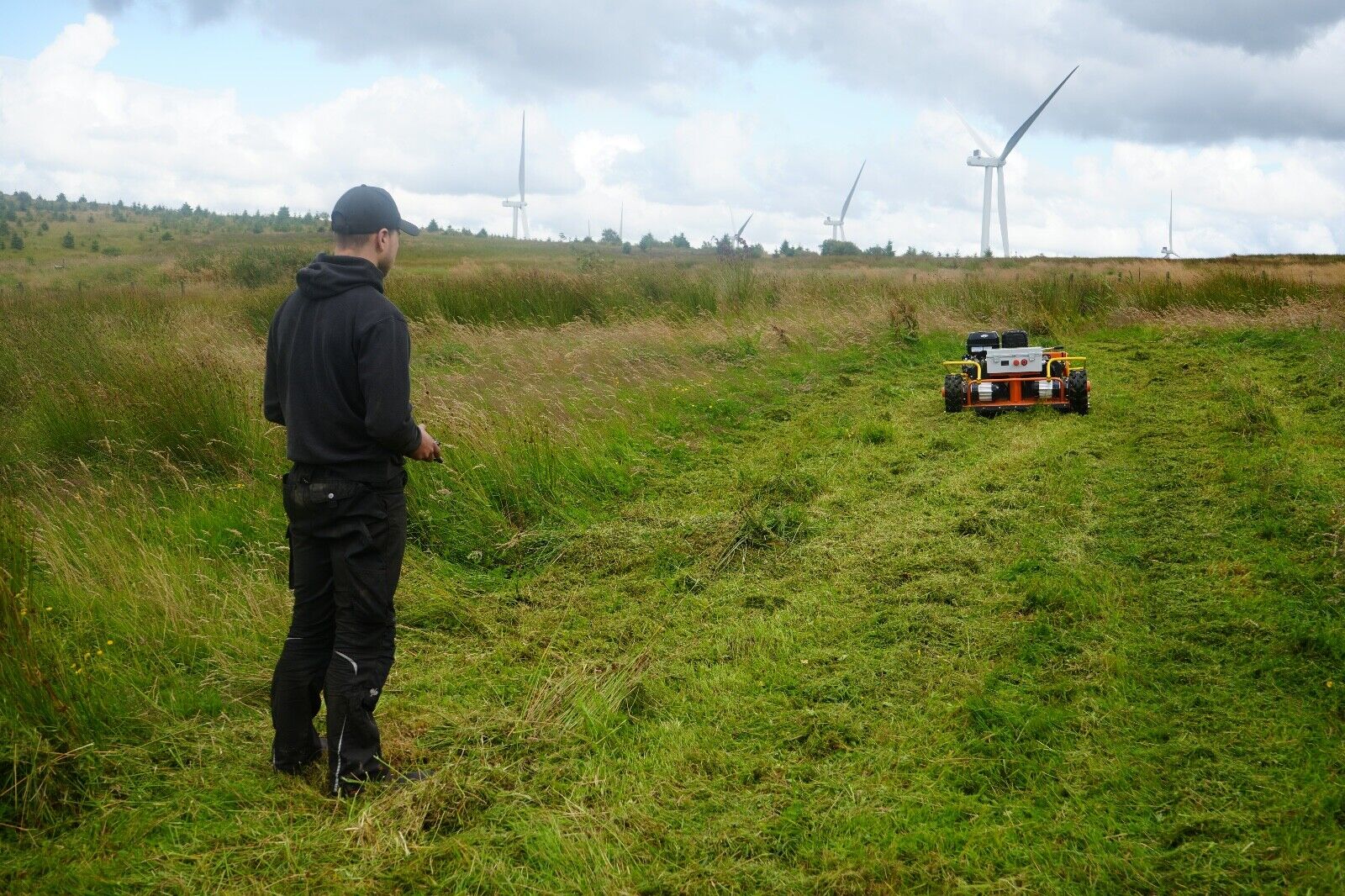 Blitz RM70 Remote Controlled Field Mower - Image 5