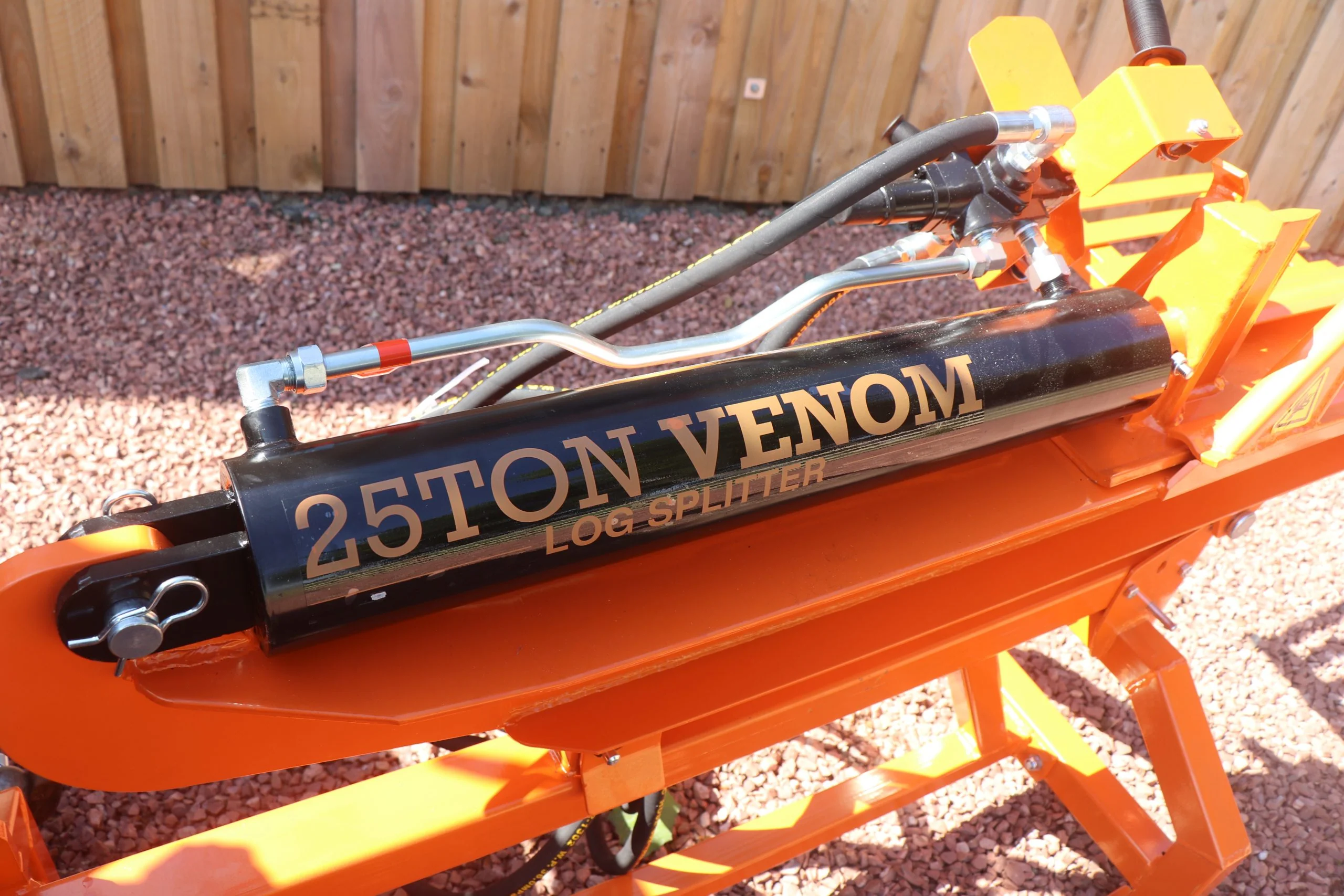 Venom 25ton Heavy Duty Tractor mounted log splitter with table - Image 3